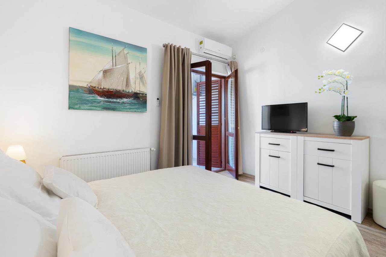 Black Pearl Tisno Buitenkant foto