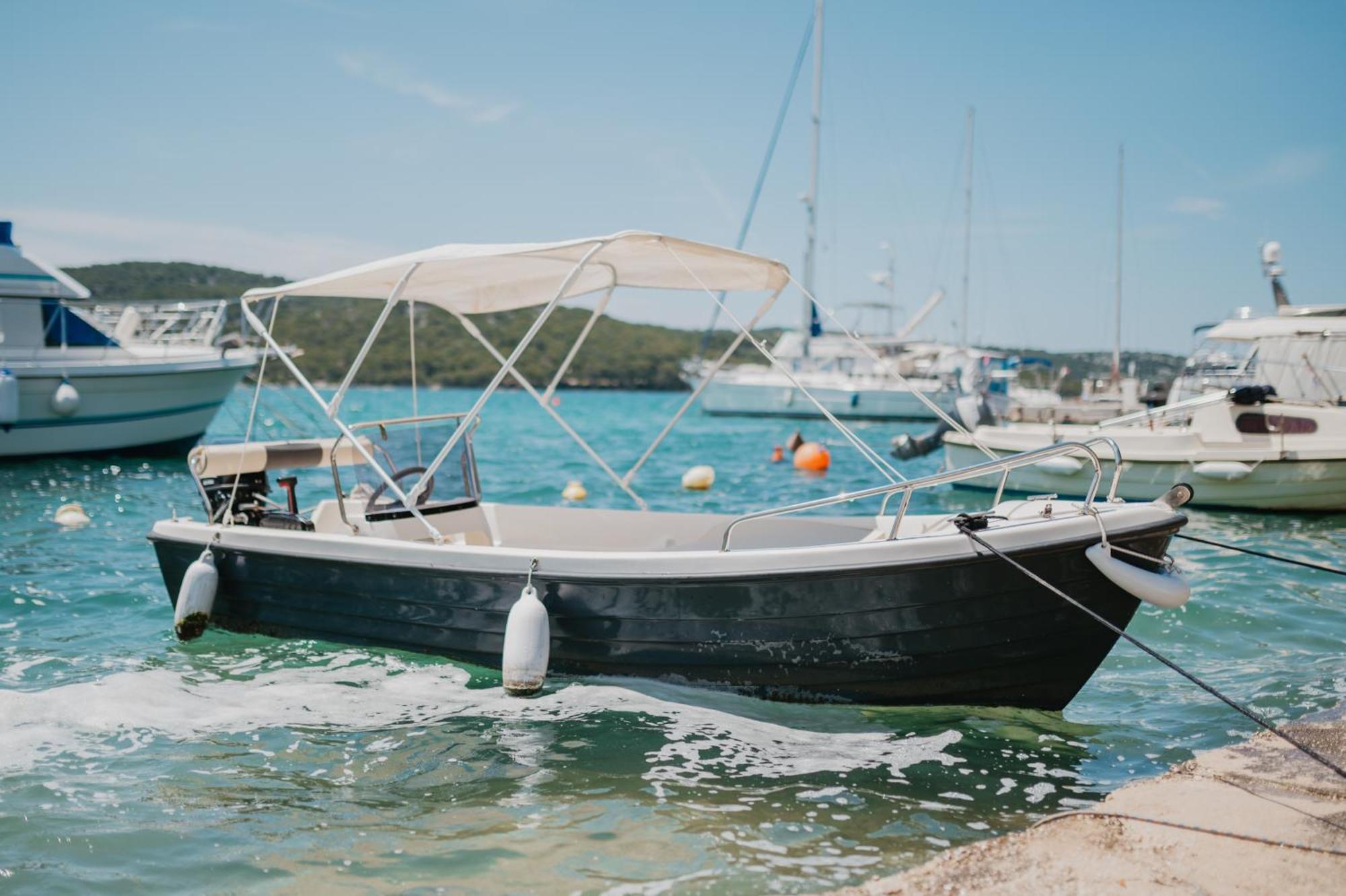 Black Pearl Tisno Buitenkant foto